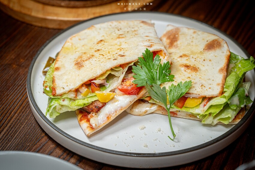 桃園市中壢區【桃園中壢】2024大江購物中心必買,Z世代購物首選!好拍、好逛、好好吃!聖誕節到大江一遊未盡!全年度免