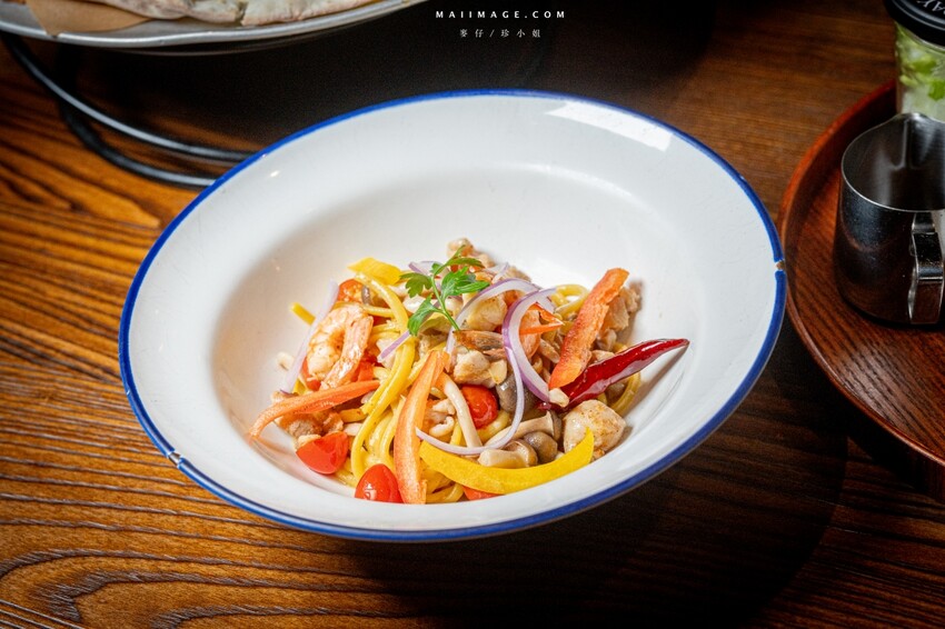 桃園市中壢區【桃園中壢】2024大江購物中心必買,Z世代購物首選!好拍、好逛、好好吃!聖誕節到大江一遊未盡!全年度免