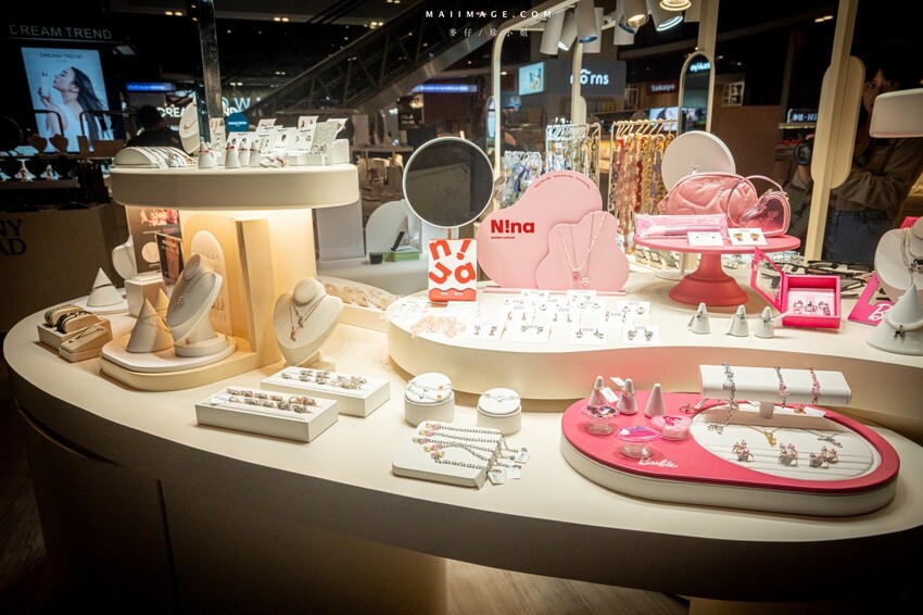 桃園市中壢區【桃園中壢】2024大江購物中心必買,Z世代購物首選!好拍、好逛、好好吃!聖誕節到大江一遊未盡!全年度免