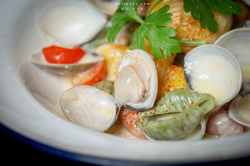 桃園市中壢區【桃園中壢】2024大江購物中心必買,Z世代購物首選!好拍、好逛、好好吃!聖誕節到大江一遊未盡!全年度免