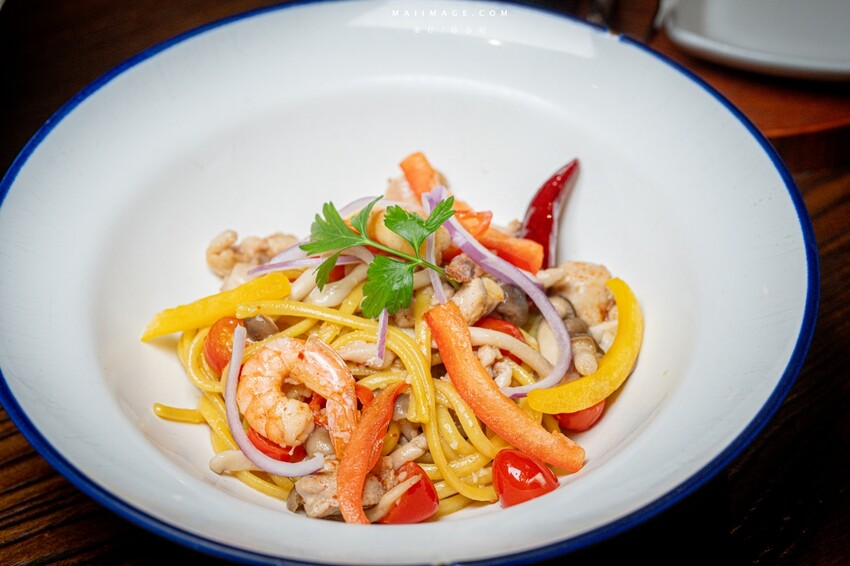 桃園市中壢區【桃園中壢】2024大江購物中心必買,Z世代購物首選!好拍、好逛、好好吃!聖誕節到大江一遊未盡!全年度免