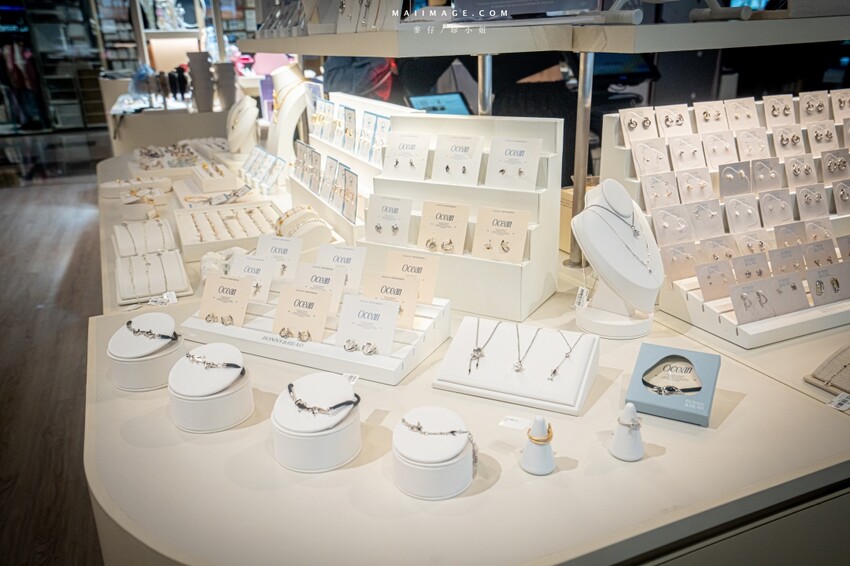 桃園市中壢區【桃園中壢】2024大江購物中心必買,Z世代購物首選!好拍、好逛、好好吃!聖誕節到大江一遊未盡!全年度免