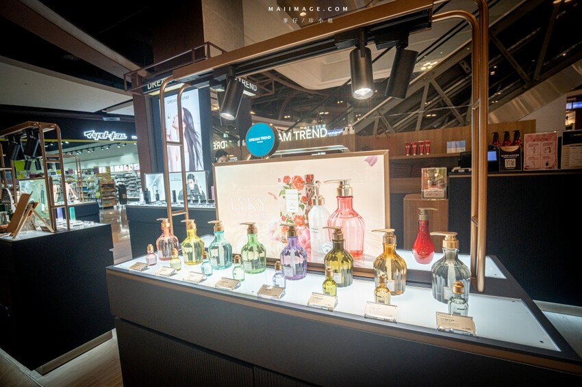 桃園市中壢區【桃園中壢】2024大江購物中心必買,Z世代購物首選!好拍、好逛、好好吃!聖誕節到大江一遊未盡!全年度免