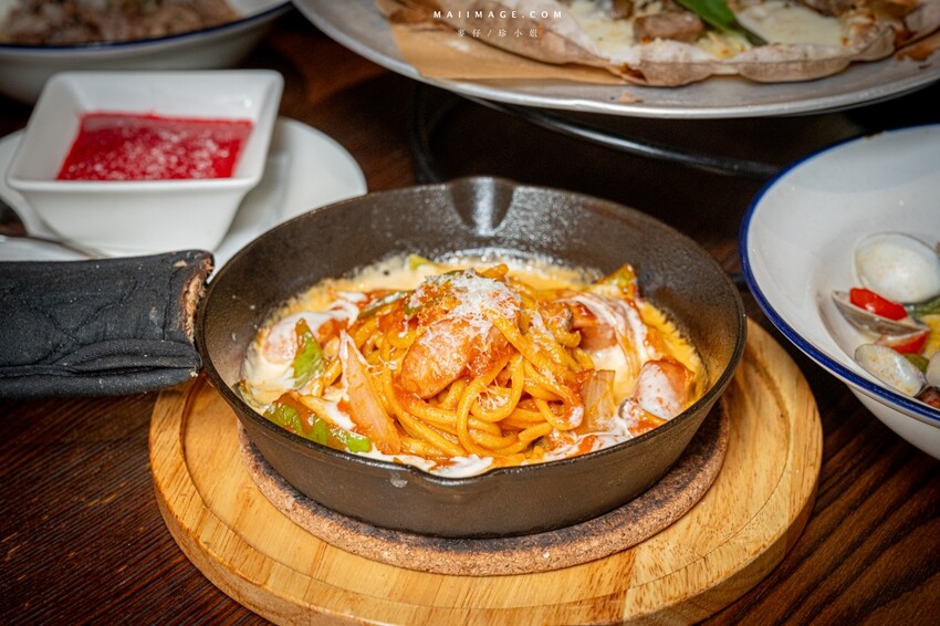 桃園市中壢區【桃園中壢】2024大江購物中心必買,Z世代購物首選!好拍、好逛、好好吃!聖誕節到大江一遊未盡!全年度免