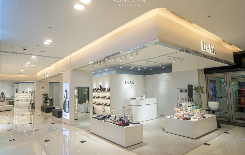 桃園市中壢區【桃園中壢】2024大江購物中心必買,Z世代購物首選!好拍、好逛、好好吃!聖誕節到大江一遊未盡!全年度免