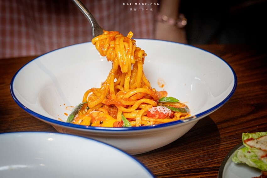 桃園市中壢區【桃園中壢】2024大江購物中心必買,Z世代購物首選!好拍、好逛、好好吃!聖誕節到大江一遊未盡!全年度免