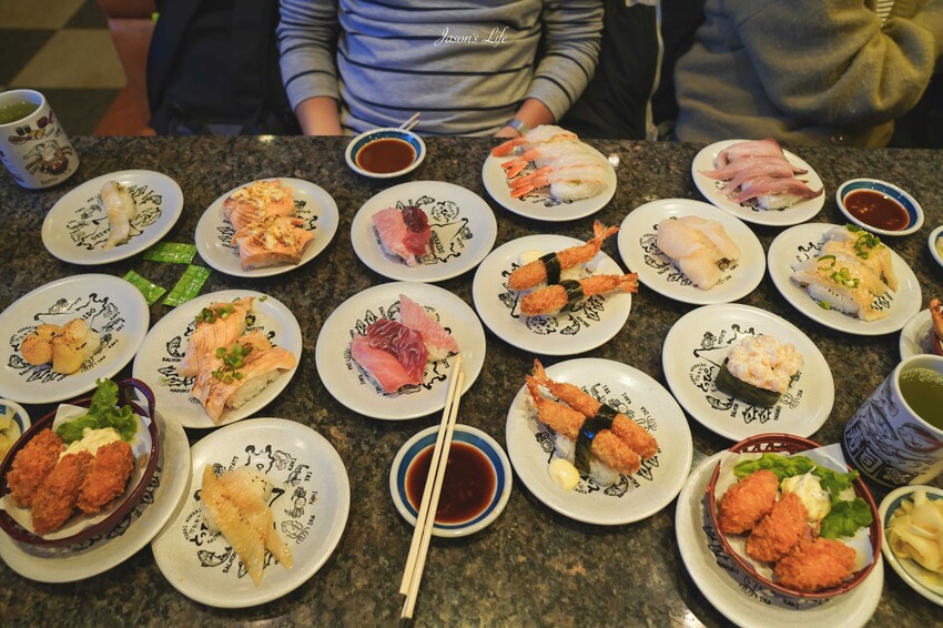 日本【北海道小樽│美食】回転寿司とっぴ(小樽運河通り店)。必吃平價壽司、高CP值新鮮海味
