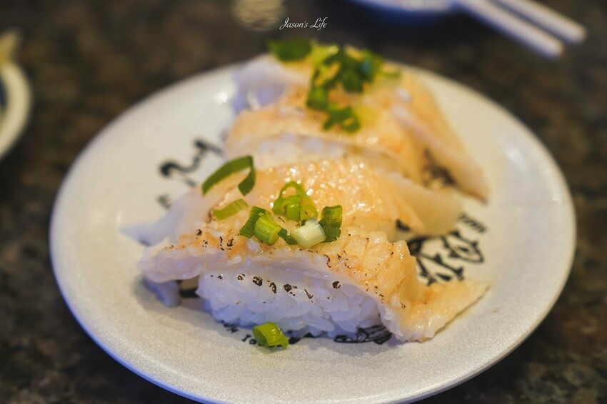 日本【北海道小樽│美食】回転寿司とっぴ(小樽運河通り店)。必吃平價壽司、高CP值新鮮海味