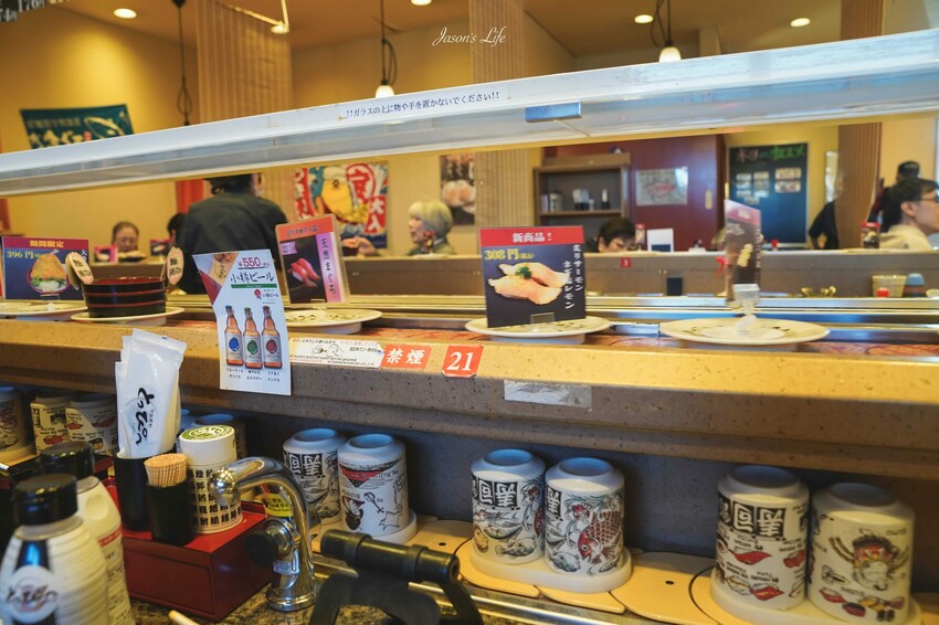日本【北海道小樽│美食】回転寿司とっぴ(小樽運河通り店)。必吃平價壽司、高CP值新鮮海味