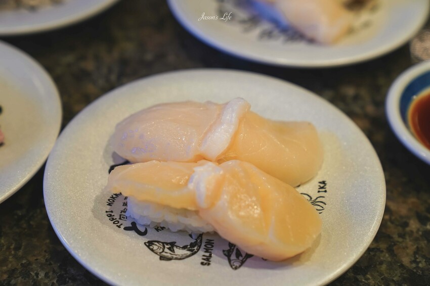 日本【北海道小樽│美食】回転寿司とっぴ(小樽運河通り店)。必吃平價壽司、高CP值新鮮海味