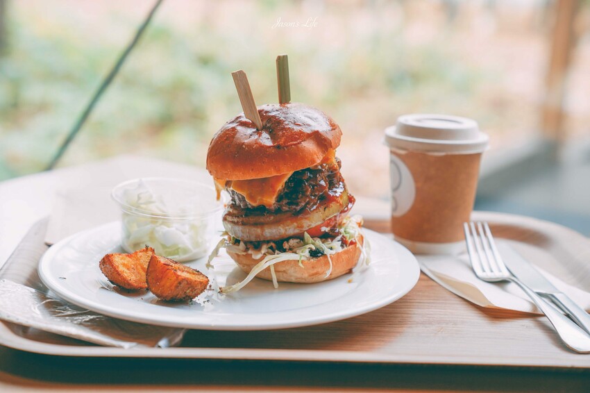 日本【北海道定山溪│景點】山ノ風マチ遊記。定山溪最新文青景點,隱藏一間擁有足浴的必吃麵包店エクスクラメー
