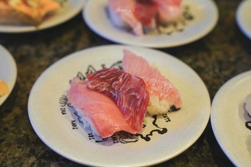 日本【北海道小樽│美食】回転寿司とっぴ(小樽運河通り店)。必吃平價壽司、高CP值新鮮海味