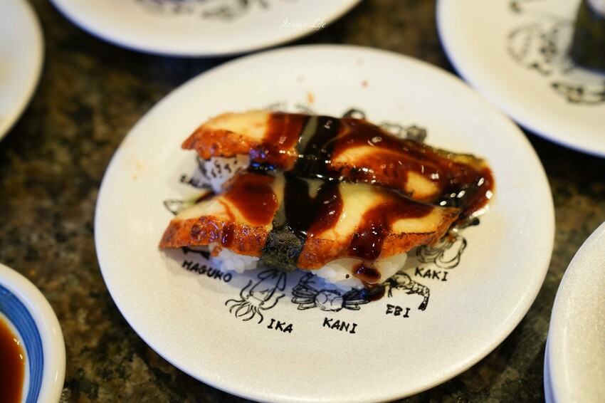 日本【北海道小樽│美食】回転寿司とっぴ(小樽運河通り店)。必吃平價壽司、高CP值新鮮海味