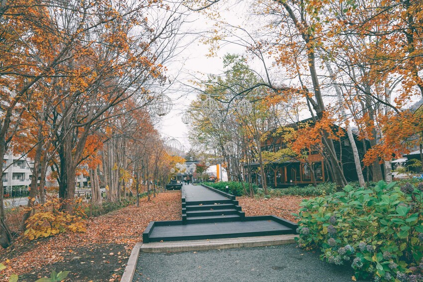 日本【北海道定山溪│景點】山ノ風マチ遊記。定山溪最新文青景點,隱藏一間擁有足浴的必吃麵包店エクスクラメー