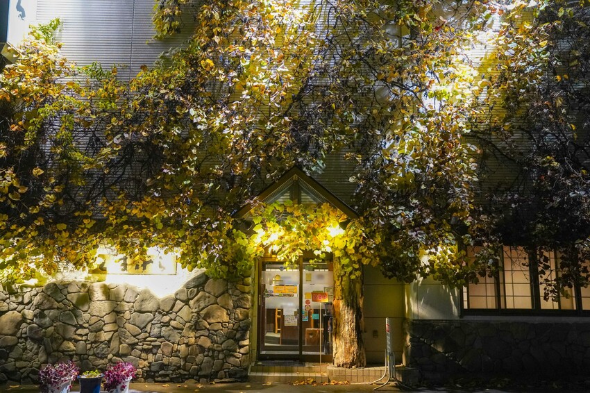 日本【北海道富良野|美食】Kumagera(くまげら)。富良野美食推薦,強烈推薦一定要來嚐嚐炙燒和牛丼飯、和牛壽喜