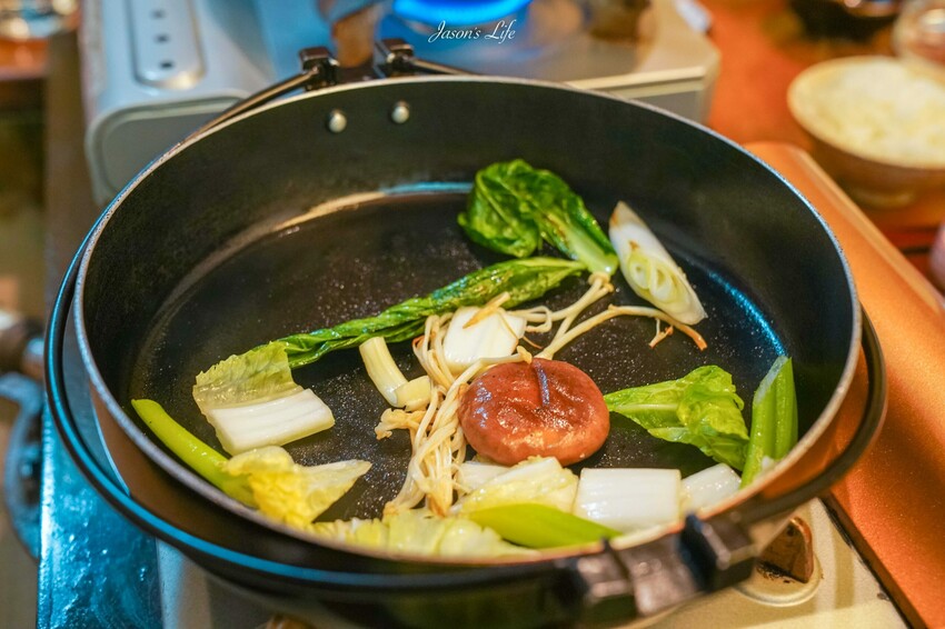 日本【北海道富良野|美食】Kumagera(くまげら)。富良野美食推薦,強烈推薦一定要來嚐嚐炙燒和牛丼飯、和牛壽喜