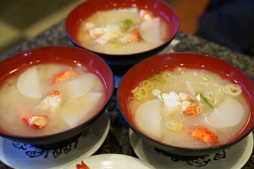 日本【北海道小樽│美食】回転寿司とっぴ(小樽運河通り店)。必吃平價壽司、高CP值新鮮海味