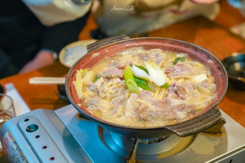 日本【北海道富良野|美食】Kumagera(くまげら)。富良野美食推薦,強烈推薦一定要來嚐嚐炙燒和牛丼飯、和牛壽喜