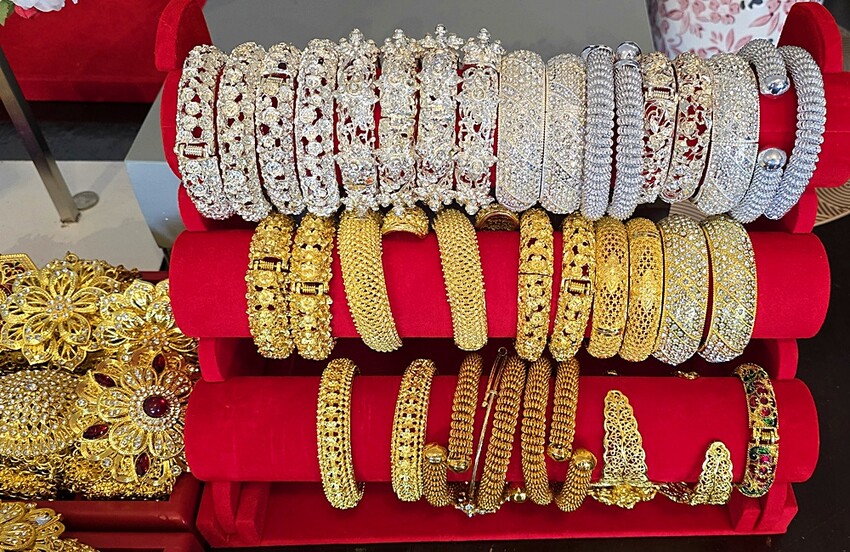 泰國曼谷自由行必去體驗！！光療美甲、泰服拍攝、生薑暖油按摩SPA！！