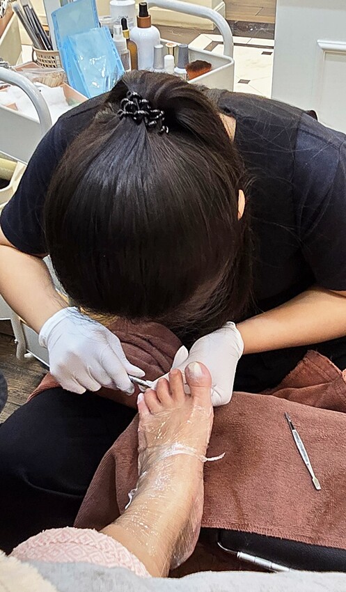 泰國曼谷自由行必去體驗！！光療美甲、泰服拍攝、生薑暖油按摩SPA！！