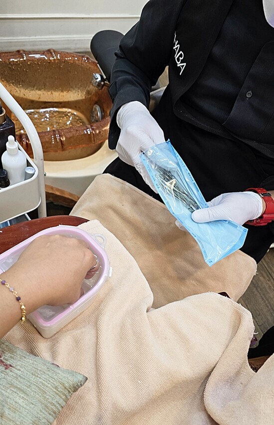 泰國曼谷自由行必去體驗！！光療美甲、泰服拍攝、生薑暖油按摩SPA！！