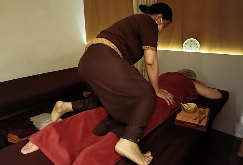 泰國曼谷自由行必去體驗！！光療美甲、泰服拍攝、生薑暖油按摩SPA！！