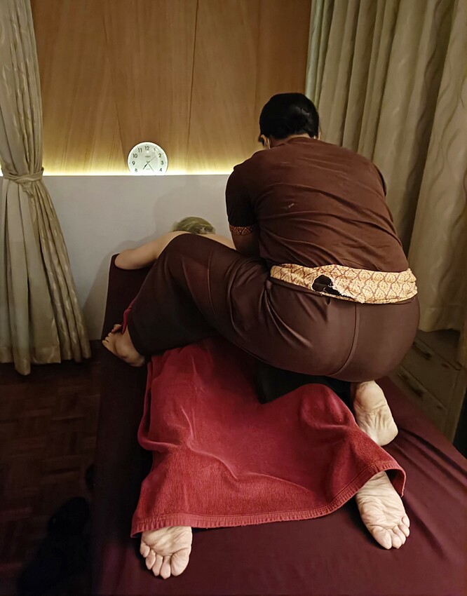 泰國曼谷自由行必去體驗！！光療美甲、泰服拍攝、生薑暖油按摩SPA！！