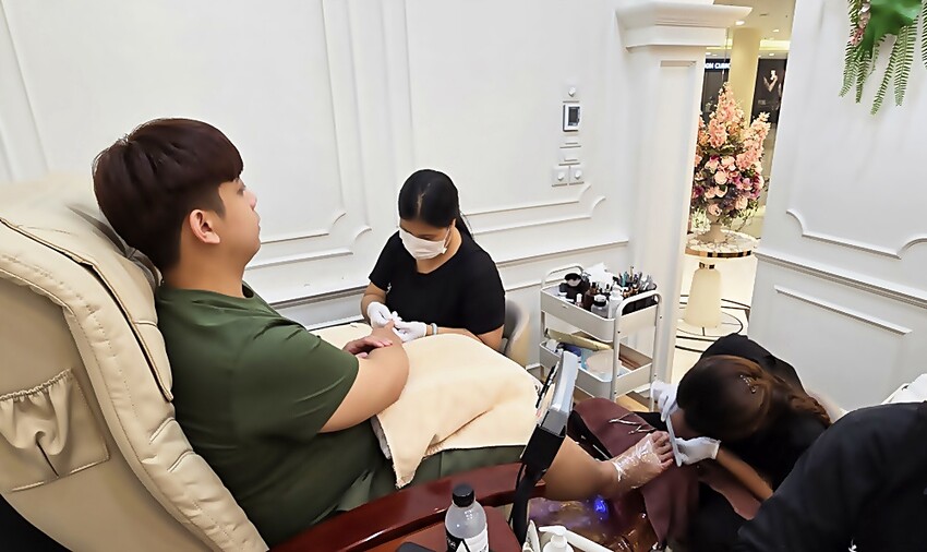 泰國曼谷自由行必去體驗！！光療美甲、泰服拍攝、生薑暖油按摩SPA！！