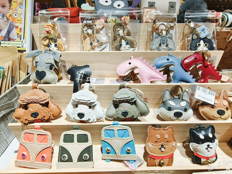 桃園市中壢區2024大江購物中心》2024年最美室內聖誕裝置藝術，Z世代購物首選！好拍、好逛、好好吃！全年免費停車，就在