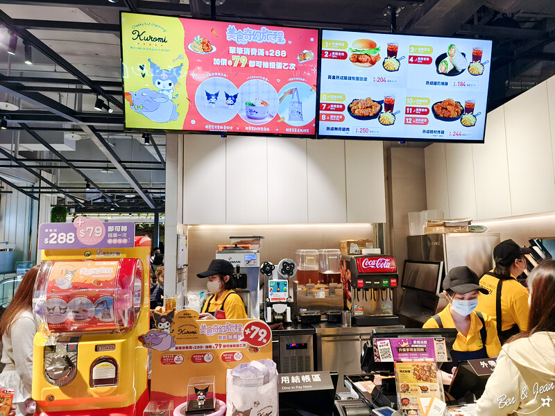 桃園市中壢區2024大江購物中心》2024年最美室內聖誕裝置藝術，Z世代購物首選！好拍、好逛、好好吃！全年免費停車，就在