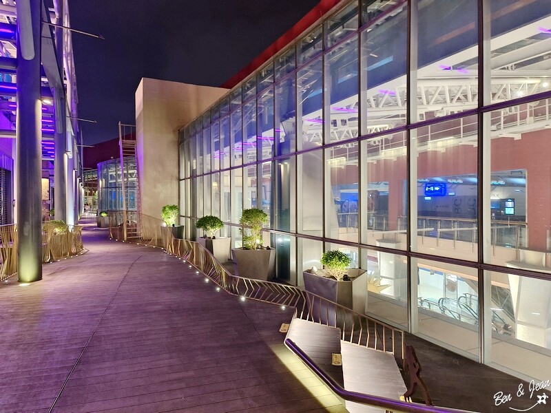 桃園市中壢區2024大江購物中心》2024年最美室內聖誕裝置藝術，Z世代購物首選！好拍、好逛、好好吃！全年免費停車，就在