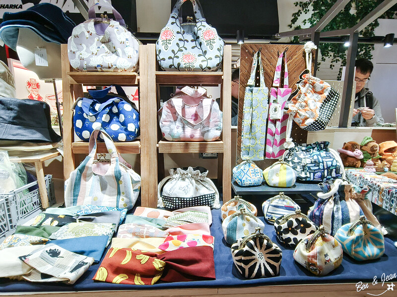 桃園市中壢區2024大江購物中心》2024年最美室內聖誕裝置藝術，Z世代購物首選！好拍、好逛、好好吃！全年免費停車，就在