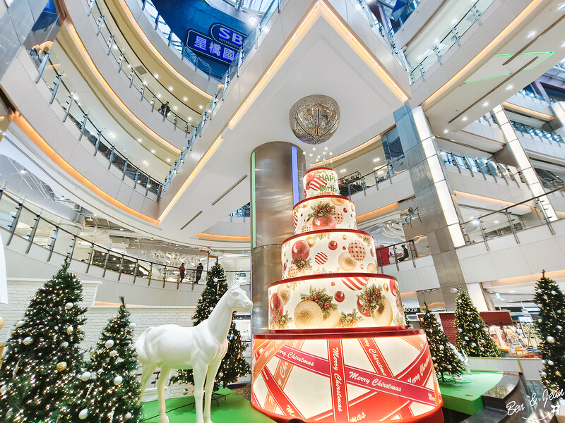 桃園市中壢區2024大江購物中心》2024年最美室內聖誕裝置藝術，Z世代購物首選！好拍、好逛、好好吃！全年免費停車，就在