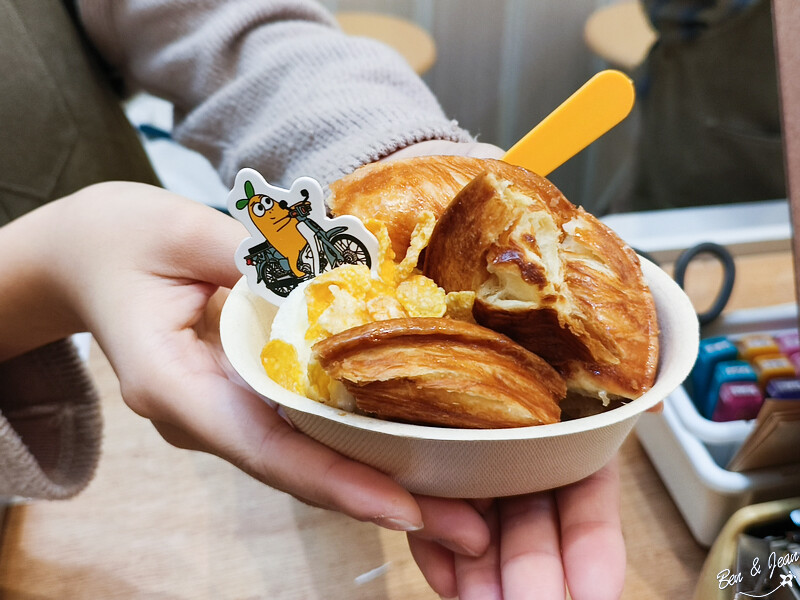 桃園市中壢區2024大江購物中心》2024年最美室內聖誕裝置藝術，Z世代購物首選！好拍、好逛、好好吃！全年免費停車，就在