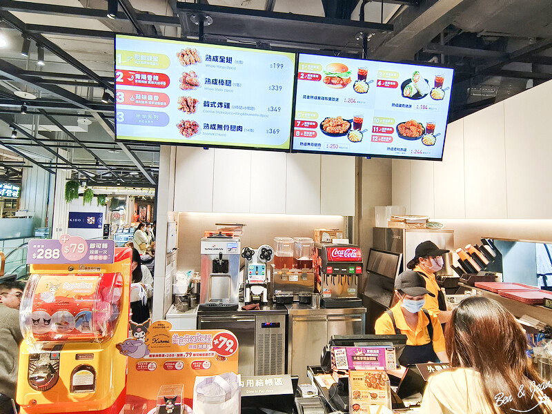 桃園市中壢區2024大江購物中心》2024年最美室內聖誕裝置藝術，Z世代購物首選！好拍、好逛、好好吃！全年免費停車，就在