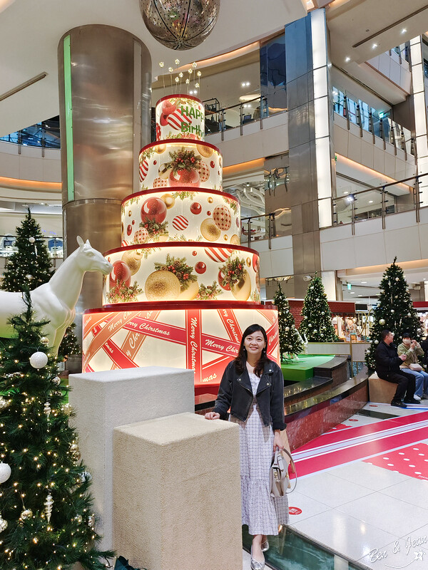 桃園市中壢區2024大江購物中心》2024年最美室內聖誕裝置藝術，Z世代購物首選！好拍、好逛、好好吃！全年免費停車，就在