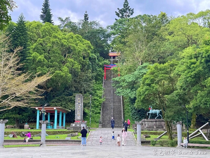 宜蘭縣員山鄉【宜蘭員山公園】大小磨石子溜滑梯、新式遊具、戰車公園、忠烈祠、木棧道生態池、環山步道