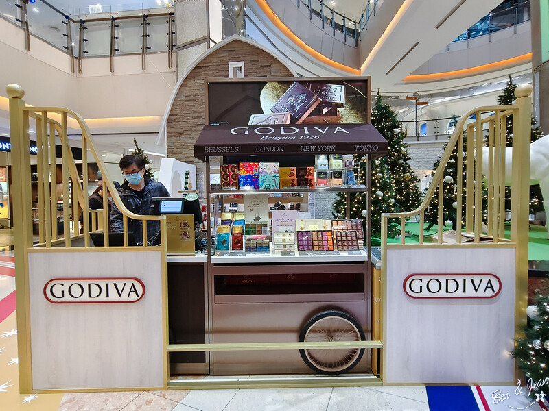 桃園市中壢區2024大江購物中心》2024年最美室內聖誕裝置藝術，Z世代購物首選！好拍、好逛、好好吃！全年免費停車，就在