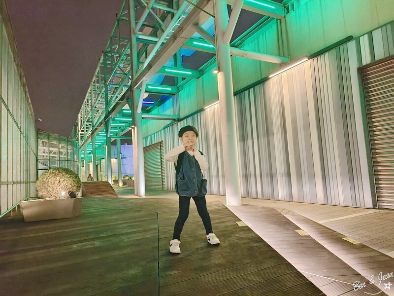 桃園市中壢區2024大江購物中心》2024年最美室內聖誕裝置藝術，Z世代購物首選！好拍、好逛、好好吃！全年免費停車，就在