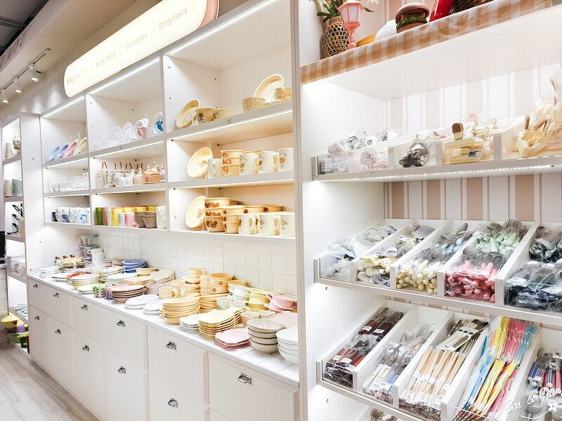 桃園市中壢區2024大江購物中心》2024年最美室內聖誕裝置藝術，Z世代購物首選！好拍、好逛、好好吃！全年免費停車，就在