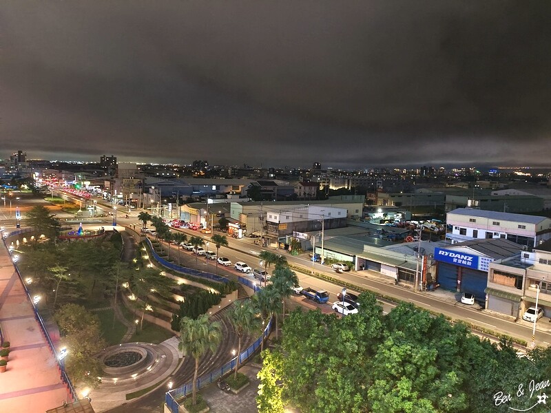 桃園市中壢區2024大江購物中心》2024年最美室內聖誕裝置藝術，Z世代購物首選！好拍、好逛、好好吃！全年免費停車，就在