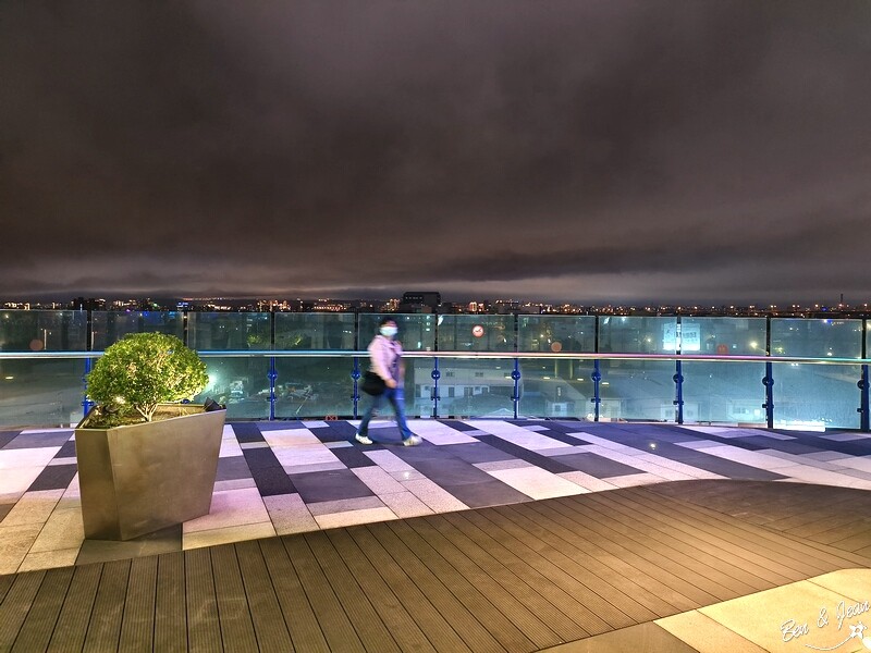 桃園市中壢區2024大江購物中心》2024年最美室內聖誕裝置藝術，Z世代購物首選！好拍、好逛、好好吃！全年免費停車，就在