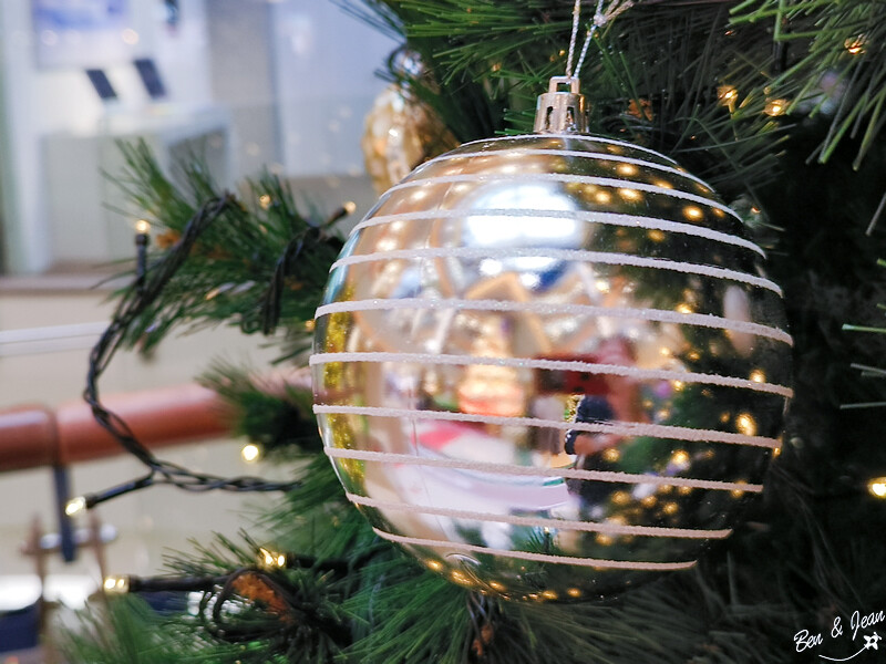 桃園市中壢區2024大江購物中心》2024年最美室內聖誕裝置藝術，Z世代購物首選！好拍、好逛、好好吃！全年免費停車，就在