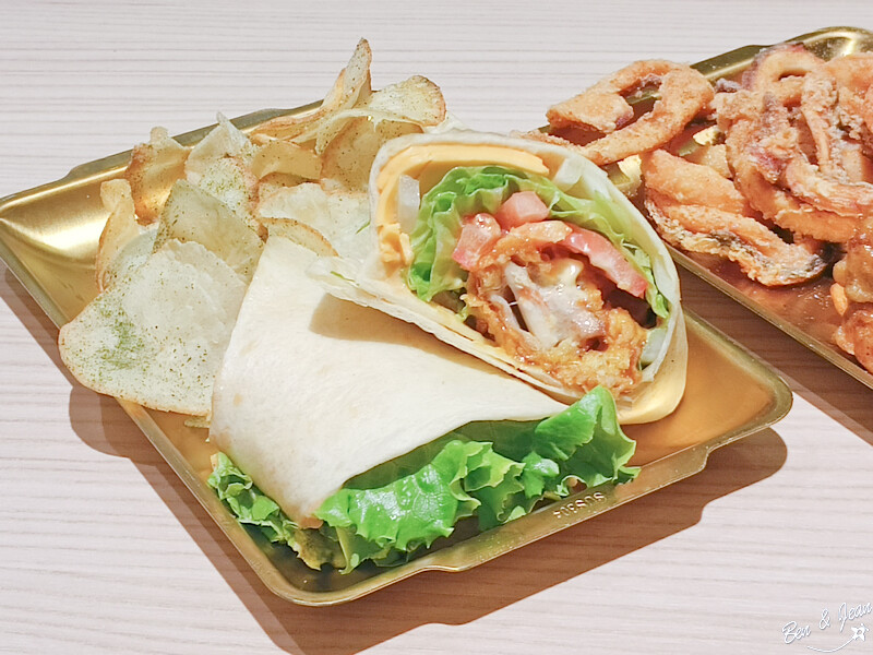 桃園市中壢區2024大江購物中心》2024年最美室內聖誕裝置藝術，Z世代購物首選！好拍、好逛、好好吃！全年免費停車，就在