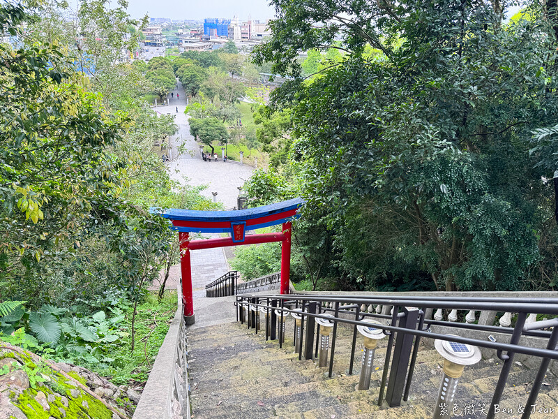 宜蘭縣員山鄉【宜蘭員山公園】大小磨石子溜滑梯、新式遊具、戰車公園、忠烈祠、木棧道生態池、環山步道