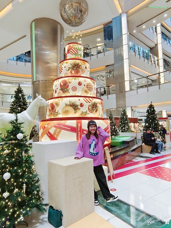 桃園市中壢區2024大江購物中心》2024年最美室內聖誕裝置藝術，Z世代購物首選！好拍、好逛、好好吃！全年免費停車，就在