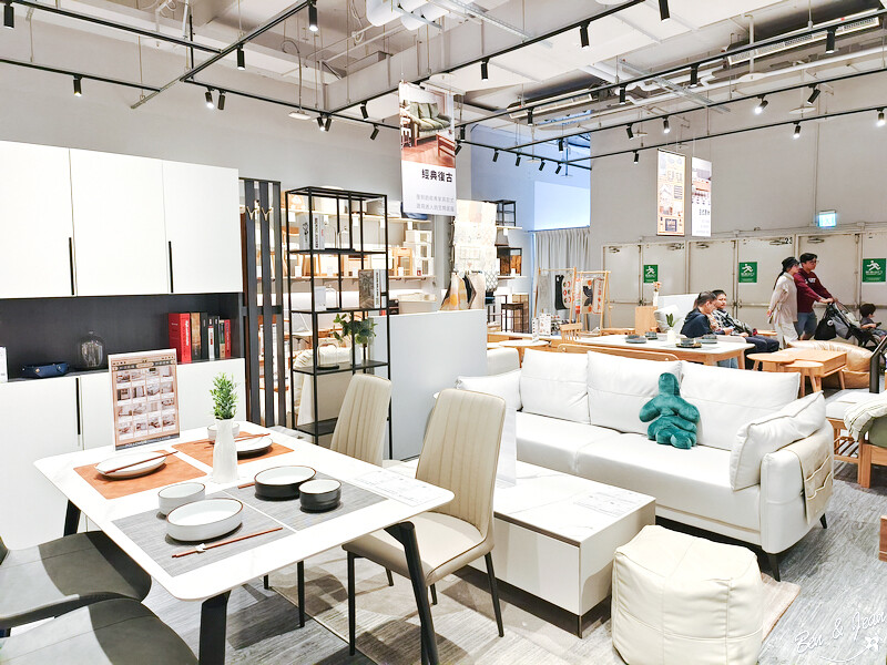 桃園市中壢區2024大江購物中心》2024年最美室內聖誕裝置藝術，Z世代購物首選！好拍、好逛、好好吃！全年免費停車，就在