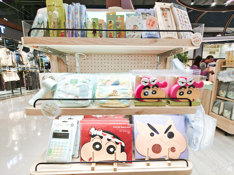 桃園市中壢區2024大江購物中心》2024年最美室內聖誕裝置藝術，Z世代購物首選！好拍、好逛、好好吃！全年免費停車，就在