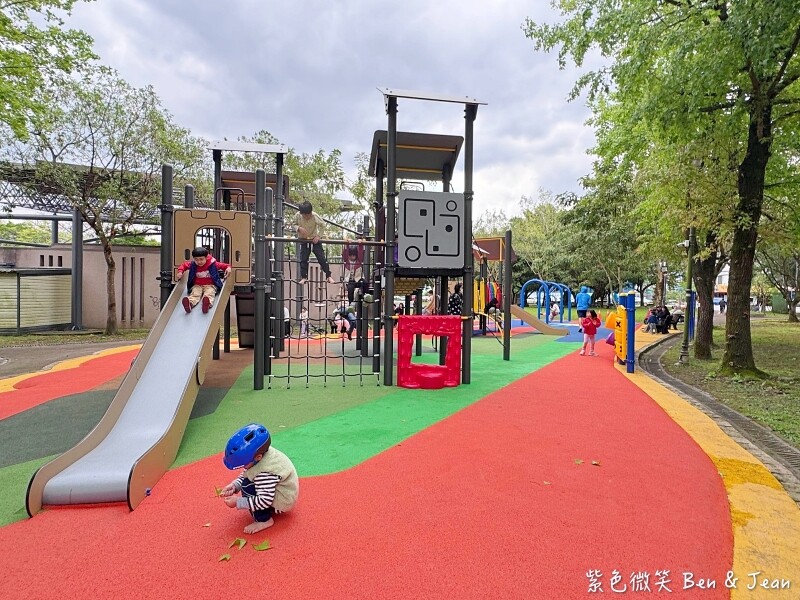 宜蘭縣員山鄉【宜蘭員山公園】大小磨石子溜滑梯、新式遊具、戰車公園、忠烈祠、木棧道生態池、環山步道