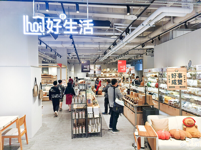 桃園市中壢區2024大江購物中心》2024年最美室內聖誕裝置藝術，Z世代購物首選！好拍、好逛、好好吃！全年免費停車，就在